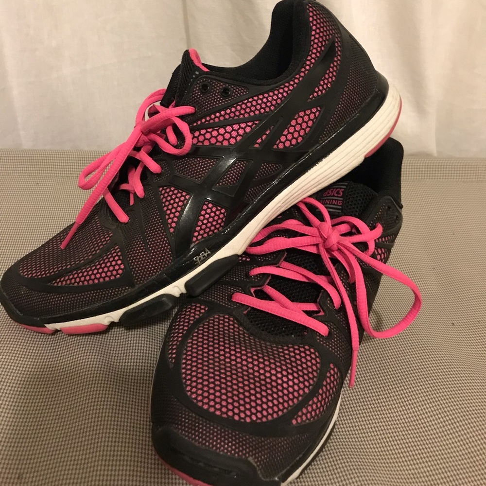 Womens Asics training shoes, Sz 9